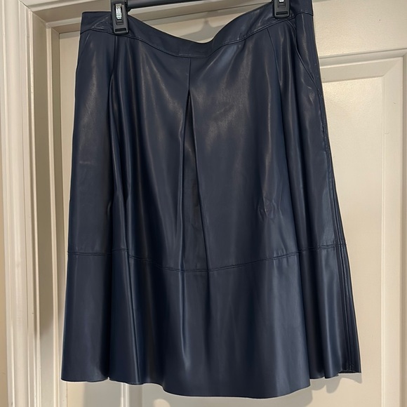 Theory Navy Blue Leather A-Line Knee-Length Skirt - Picture 4 of 4
